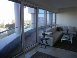 במגדלי יו פארק צמרת דירת 2.5 חדרים להשכרה / למכירה