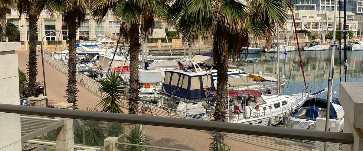 במרינה דירת 2 חדרים גדולה להשכרה / תקופות קצרות