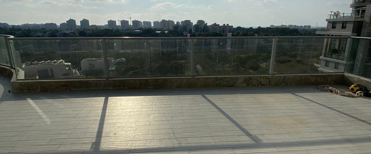 נווה גן פנטהאוז 5 חדרים מפואר להשכרה, מרוהט חלקי