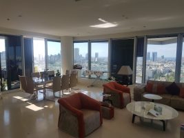 פארק צמרת בבניין מפואר דירת 5 חדרים על חצי קומה להשכרה