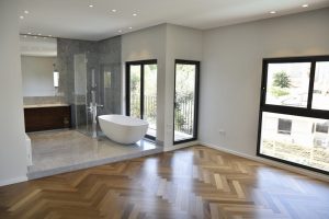 הרצליה פיתוח וילה מפוארת חדשה עם בריכה להשכרה / למכירה