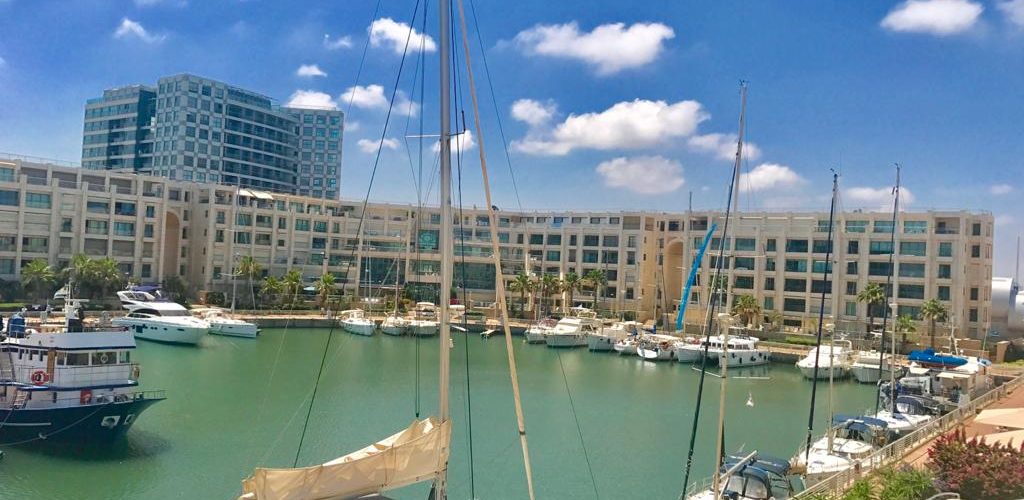 מרינה בבניין האי דירת 3.5 חדרים + מרפסת להשכרה / תקופות קצרות
