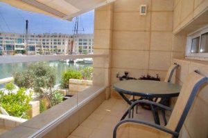 מרינה בבניין האי דירת 3.5 חדרים + מרפסת להשכרה / תקופות קצרות