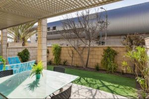 דירת גן 2 חדרים במרינה בהרצליה להשכרה לתקופות קצרות