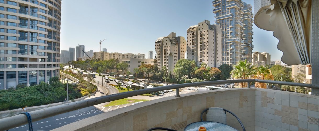 בבלי דירת 2 חדרים גדולה למכירה