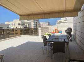 הגוש הגדול פנטהאוז מרוהט להשכרה