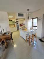 מגדלי נאמן דירת 4.5 חדרים שהפכו ל-3.5 למכירה, משופצת!