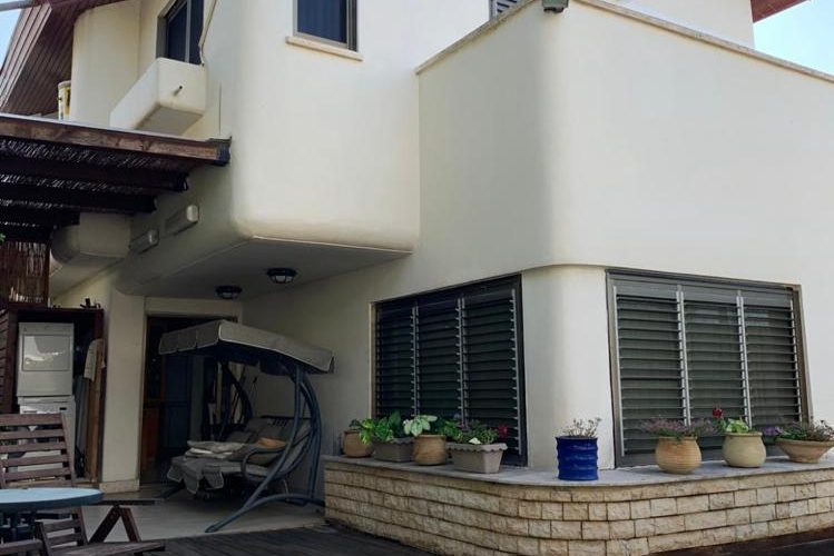 הרצליה פיתוח במערבית וילה בודדת למכירה