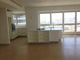 פארק צמרת דירת 4.5 חדרים שהפכו ל3.5 להשכרה