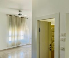 הגוש הגדול מיני פנטהאוז מאובזר להשכרה