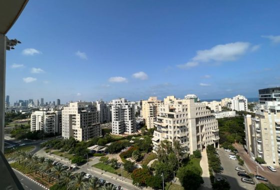 סביוני רמת אביב 2 דירות מחוברות למכירה, נוף מרהיב ורואה ים
