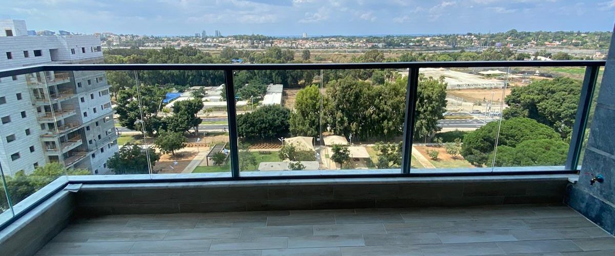 הרצליה הירוקה דירת 5 חדרים שהפכו ל-4 להשכרה בבנין חדש