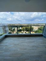 הרצליה הירוקה דירת 5 חדרים שהפכו ל-4 להשכרה בבנין חדש