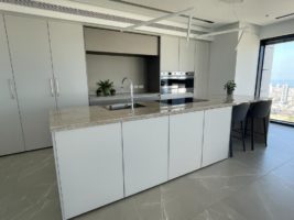 פארק צמרת מגדל רום דירת 3.5 חדרים מרוהטת להשכרה