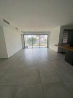 נווה גן דירת 5 חדרים למכירה