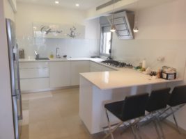 מגדלי נאמן החדשים דירת 4 חדרים מרוהטת להשכרה / תקופות קצרות