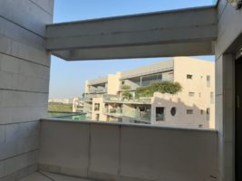 הגוש הגדול דירת 5 חדרים ענקית להשכרה
