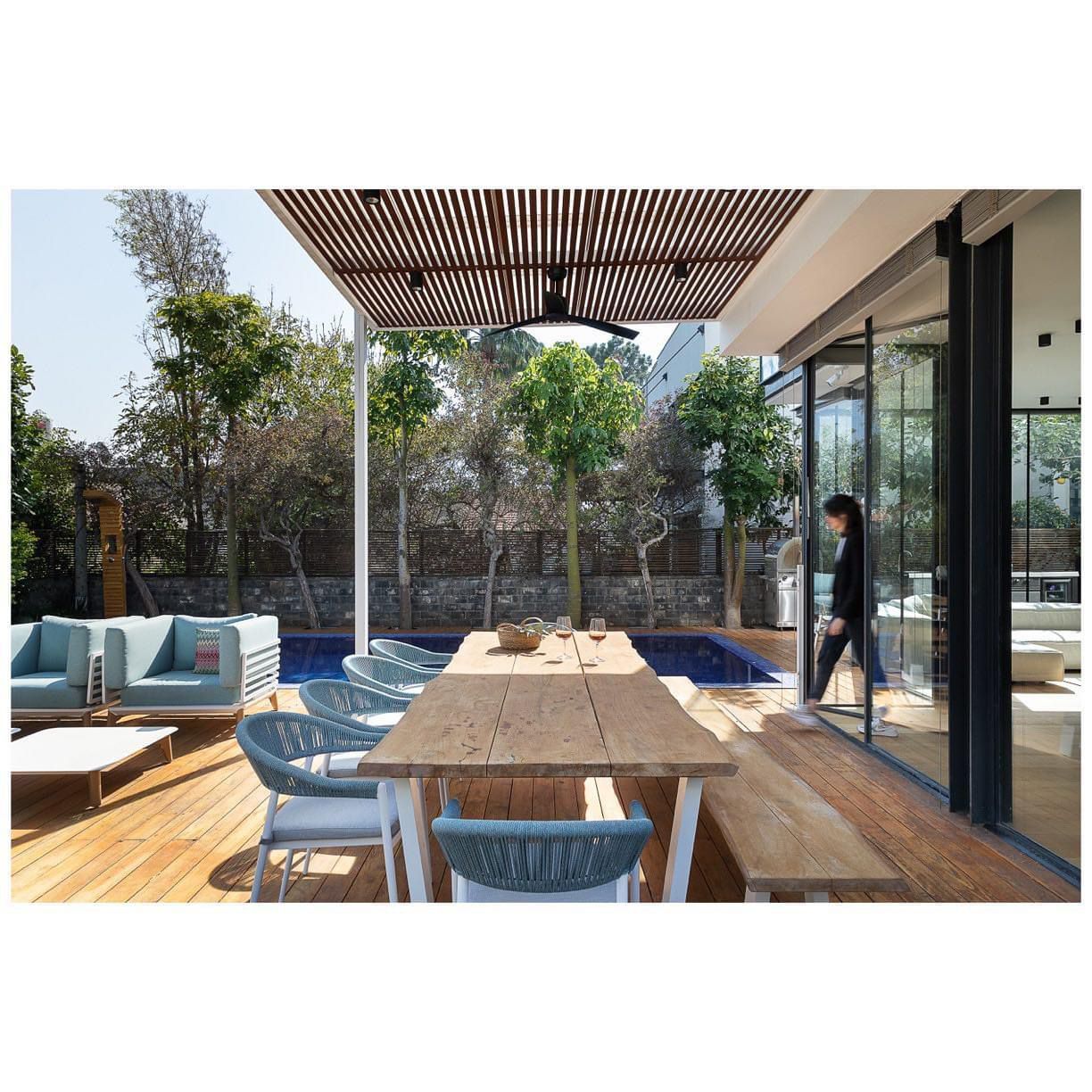 הרצליה פיתוח בית משופץ מדהים עם בריכה להשכרה