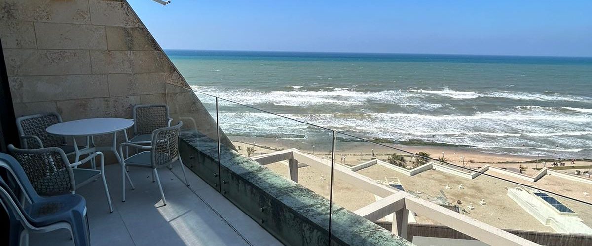 סי אנד סאן דירת 4 חדרים שהפכו ל-3 להשכרה / תקופות קצרות