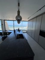 סי אנד סאן דירת 4 חדרים שהפכו ל-3 להשכרה / תקופות קצרות