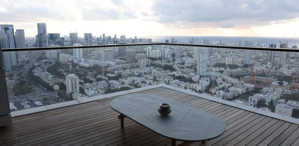 פארק צמרת מגדל רום דירת 5 חדרים שהפכו ל-3 להשכרה