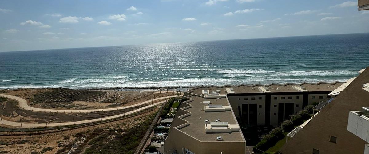סי אנד סאן דירת 4 חדרים למכירה