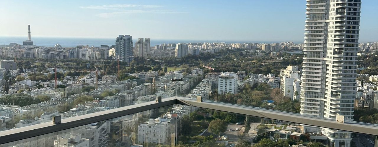 פארק צמרת דירת 4 חדרים גדולה ומושקעת למכירה