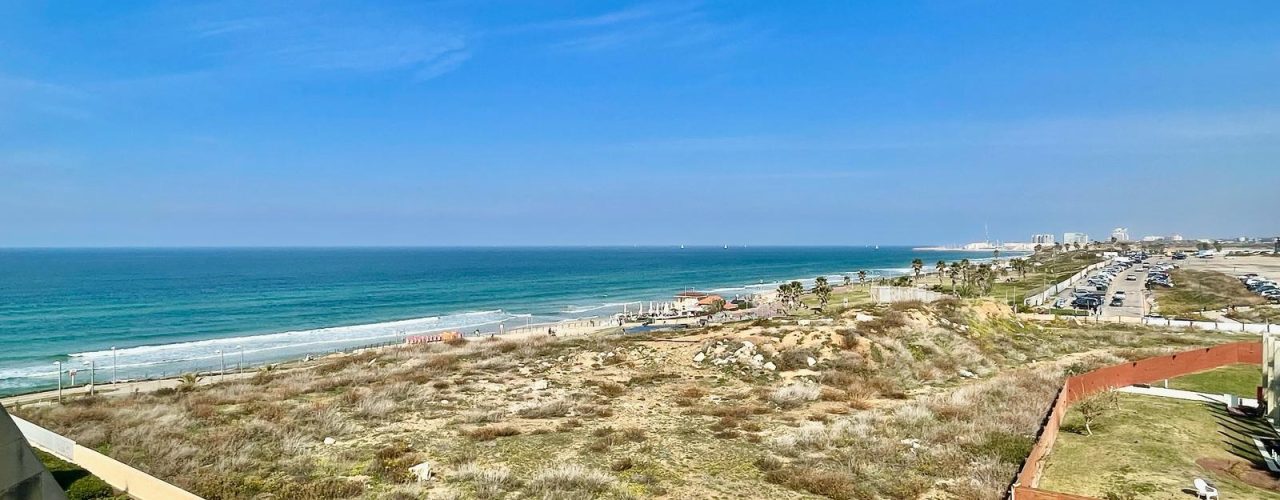 סי אנד סאן דירה מדהימה לשיפוץ למכירה, קו ראשון לים