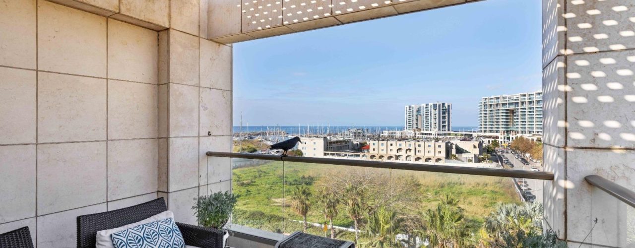 הלגונה פנטהאוז 3 חדרים משופץ להשכרה