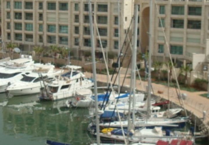 מרינה הרצליה דירת 2.5 חדרים מרוהטת להשכרה