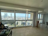 מגדלי אקירוב דירת 5 חדרים שהפכו ל-4 להשכרה