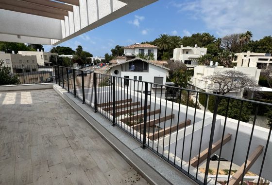 הרצליה ב׳ מיני פנטהאוז 3 חדרים להשכרה