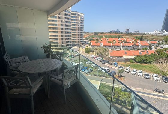 בלו דירת פאר 3 חדרים למכירה