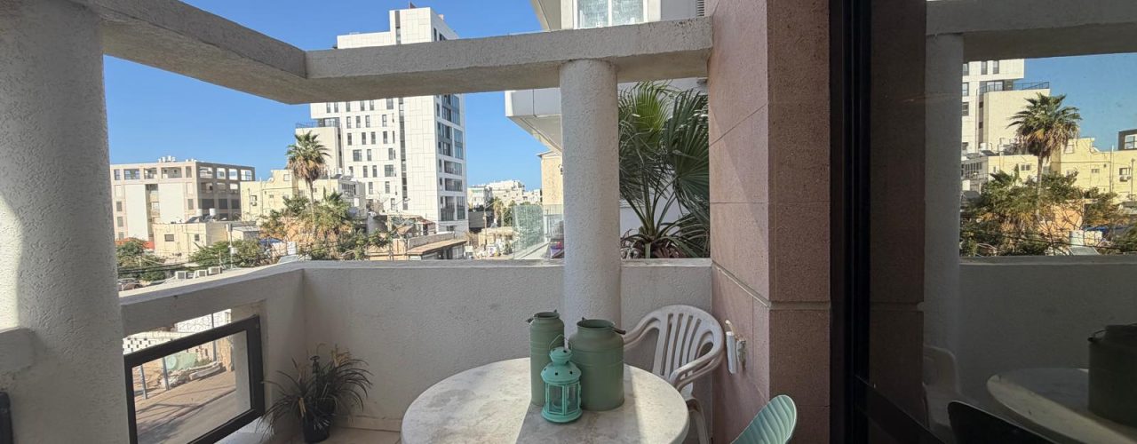 הצפון הישן רחוב הירקון דירת 3 חדרים להשכרה
