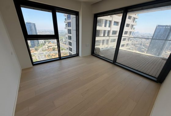 פארק צמרת בניין רום דירת 3 חדרים להשכרה / למכירה
