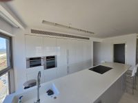 אוקיאנוס במרינה דירת 3 חדרים להשכרה / למכירה