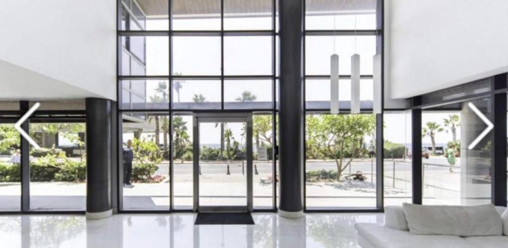 רחוב הירקון ת״א דירת 2.5 חדרים מרוהטת להשכרה