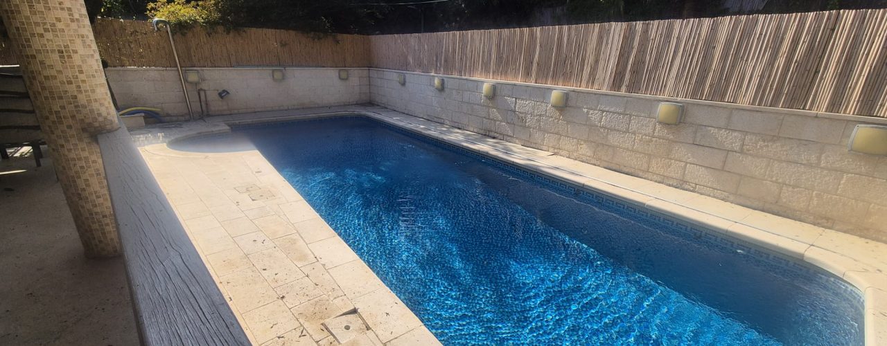 הרצליה פיתוח בית טוסקני עם בריכה להשכרה