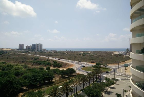 בלו דירת פאר 4.5 חדרים למכירה